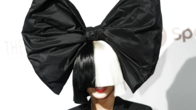 Sia: laulaja, joka valitsi näkymättömyyden